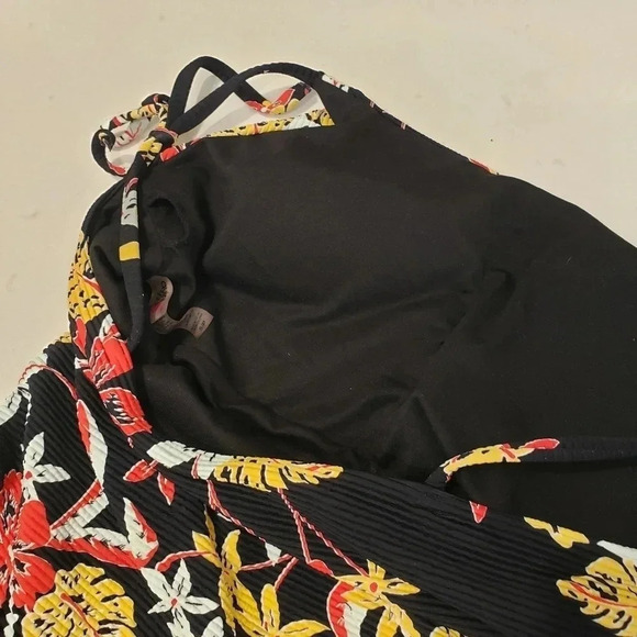 2/$25-Quintsoul  NWOT Ribbed Floral One Piece Shoulder Tie Side Tie Size Small - Picture 10 of 13